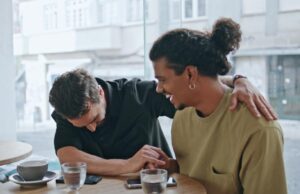 Querida Abby: La persona que me gusta se acuesta conmigo, pero cree que ser gay está mal.