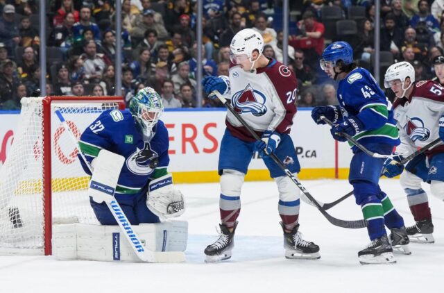 Avalanche_Canucks_Hockey_12591.jpg