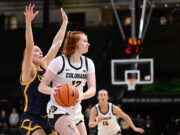 La delantera Tabitha Betson regresa al baloncesto femenino de Colorado