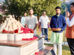 Devendra Fadnavis y Eknath Shinde visitan el monumento conmemorativo del fundador de RSS, KB Hedgewar