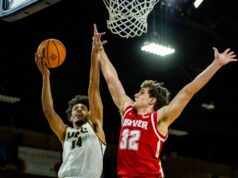 El baloncesto masculino de los UNC Bears pierde el segundo juego consecutivo