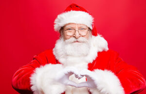 Papá Noel secreto trae alegría navideña a un sobreviviente de un accidente de motocicleta