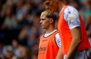 El cedido del Manchester United ha regresado a Carrington después de otro revés y sufrió “una lesión bastante grande”.