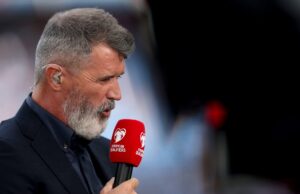 Los fanáticos del Manchester United hicieron algo en Old Trafford que provocó una rara reacción en Roy Keane, a él realmente no le gustó.