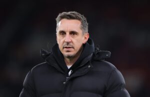 El cedido de Man Utd anota su primer gol senior en la goleada 7-2 y Gary Neville estará furioso por eso