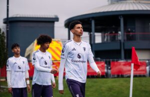 ¿Quién es Noah Ajayi? El extremo alemán ilumina las canteras del Manchester United