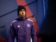 Rio Ferdinand responde a cómo vio a Leny Yoro en el banco de suplentes después del cambio inicial de Man Utd