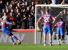 ‘Más allá de mí’… la ex estrella de la Premier League ataca en la repetición del penalti de Mateta contra Man Utd, Mark Clattenburg da veredicto