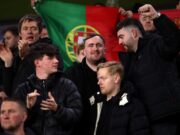 Man Utd critica el abuso ‘aborrecible’ del personal después de la reacción violenta al boleto de visitante de Luke Littler