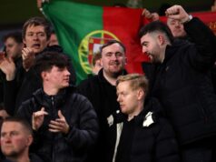 Man Utd critica el abuso ‘aborrecible’ del personal después de la reacción violenta al boleto de visitante de Luke Littler