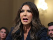 Kristi Noem suspende la lotería de visas de diversidad después de que el tirador de Brown U. fuera identificado como migrante