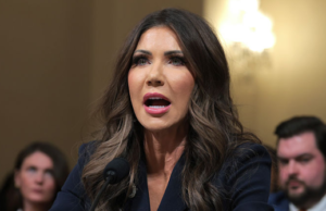 Kristi Noem suspende la lotería de visas de diversidad después de que el tirador de Brown U. fuera identificado como migrante