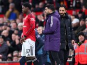 Phil Jones dice que Kobbie Mainoo “definitivamente” necesita dejar Man Utd si la estrella de Inglaterra firma, “se habla de la ciudad…”