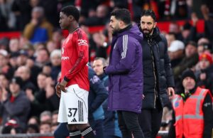 Phil Jones dice que Kobbie Mainoo “definitivamente” necesita dejar Man Utd si la estrella de Inglaterra firma, “se habla de la ciudad…”