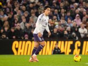 El papel improvisado de Lisandro Martínez llamó la atención de Gary Neville por lo “primero” que hizo para Man Utd en la derrota del Aston Villa.