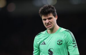 Peter Schmeichel vio que el Manchester United “ya no duda” en un aspecto importante tras la llegada de Senne Lammens