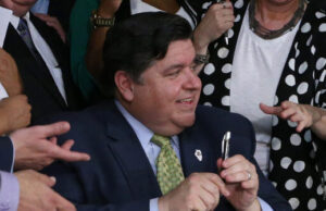 La ley de Illinois que otorga ayuda financiera a estudiantes inmigrantes ilegales entra en vigor el 1 de enero