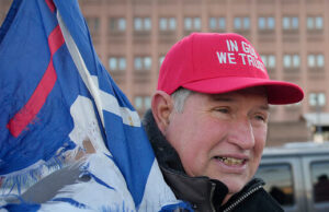 6 de enero El padre de los acusados recuerda una redada “violenta” en la casa familiar