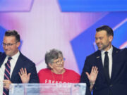 El empleado de Target recibe una gran ovación de decenas de miles en TPUSA