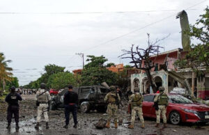 Cárteles utilizan coche bomba y atacante suicida para atacar a la policía en el oeste de México