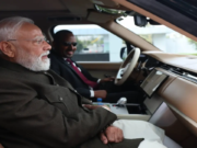 En un gesto único, el primer ministro etíope, Abiy Ahmed, lleva al primer ministro Modi al hotel