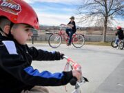 Peyton Watson de los Nuggets entregó un regalo que esta familia de Denver no olvidará