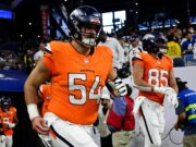 Cómo el centro de los Broncos, Alex Forsyth, borró dolorosos recuerdos de los Chiefs