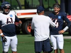 Los Broncos firman al C Sam Mustipher del equipo de práctica de los Chargers