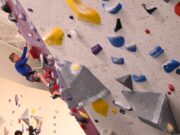 Trabajadores de gimnasios de escalada del Movimiento presentan cargos por prácticas laborales injustas