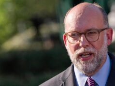 Un juez bloquea el intento de Trump de retirar fondos a la CFPB y garantizar que los empleados reciban su pago