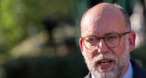 Un juez bloquea el intento de Trump de retirar fondos a la CFPB y garantizar que los empleados reciban su pago