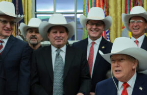 Trump firma legislación en honor al campeonato olímpico de hockey de EE. UU. de 1980