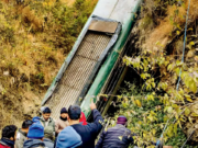 Siete muertos y 12 heridos al caer un autobús a un desfiladero en Uttarakhand