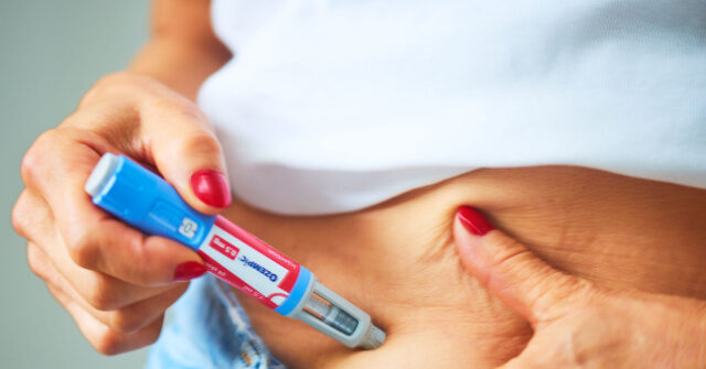 Woman-Gives-Ozempic-Injection-640x335.jpeg