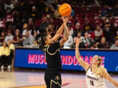El baloncesto femenino de los Colorado Buffs pierde en el estado de Arizona