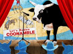 El director de teatro fue a una ciudad del interior para montar una actuación con la gente local.