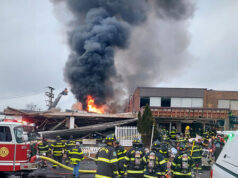 Explosión en residencia de ancianos de Filadelfia mata a dos personas; Otros atrapados dentro