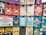 Ciudadanos letones que se encuentran aquí ilegalmente son arrestados por presunto fraude con tarjetas de regalo por valor de 14 millones de dólares