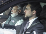 El príncipe heredero de Jordania, Al Hussein Bin Abdullah II, lleva al primer ministro Modi al museo