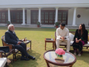 El primer ministro Modi se reúne con la estrella india de jabalina Neeraj Chopra en su residencia