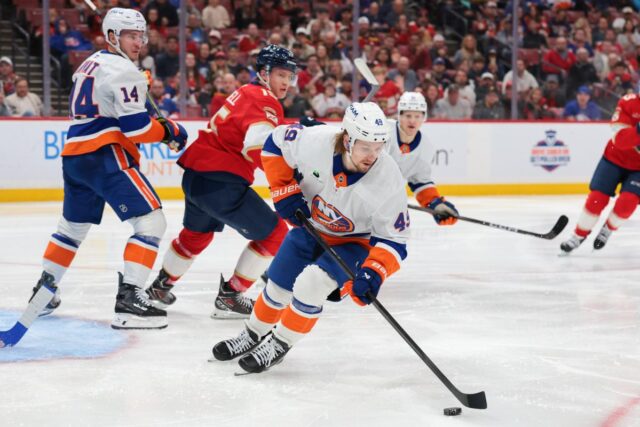 new-york-islanders-right-wing-116960670.jpg