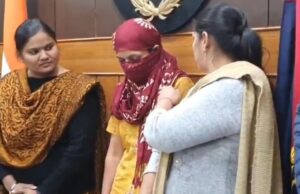 Una mujer india Poonam ahoga a su sobrina de 6 años en una boda familiar porque la niña “parecía más bonita”