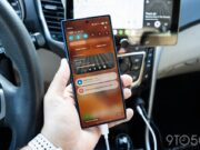 Este inteligente cargador rápido actualiza Android Auto y CarPlay con cable