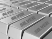 La plata alcanza un récord de 2,4 lakh de rupias por kg en Delhi, el oro disminuye en medio de la reserva de ganancias