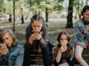 El 64% de los estadounidenses apoya la prohibición de que los adolescentes accedan a las redes sociales