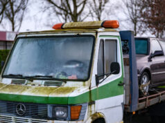 Conductor de grúa que supuestamente tomó un vehículo de ICE durante una redada en Los Ángeles es declarado no culpable