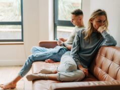 Querida Abby: Mi esposo me cobra $300 por cuidar a nuestros hijos.