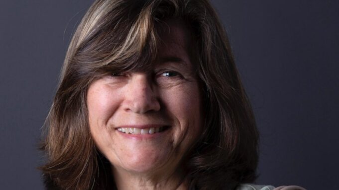 La autora Candida Baker habla sobre su nueva novela Luz y sombra y por qué la historia nunca la abandonó