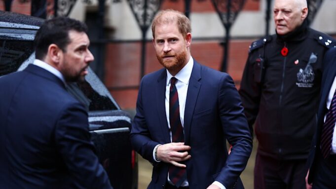 El presunto acosador del príncipe Harry se sentó a metros detrás de él en el juicio del Tribunal Superior