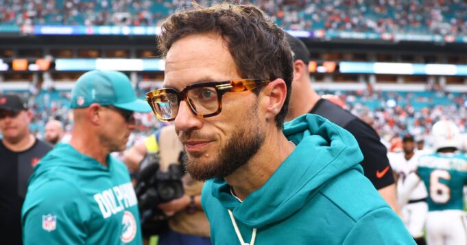 Los fanáticos de los Miami Dolphins preocupados por Mike McDaniel y su discurso en nuevas imágenes